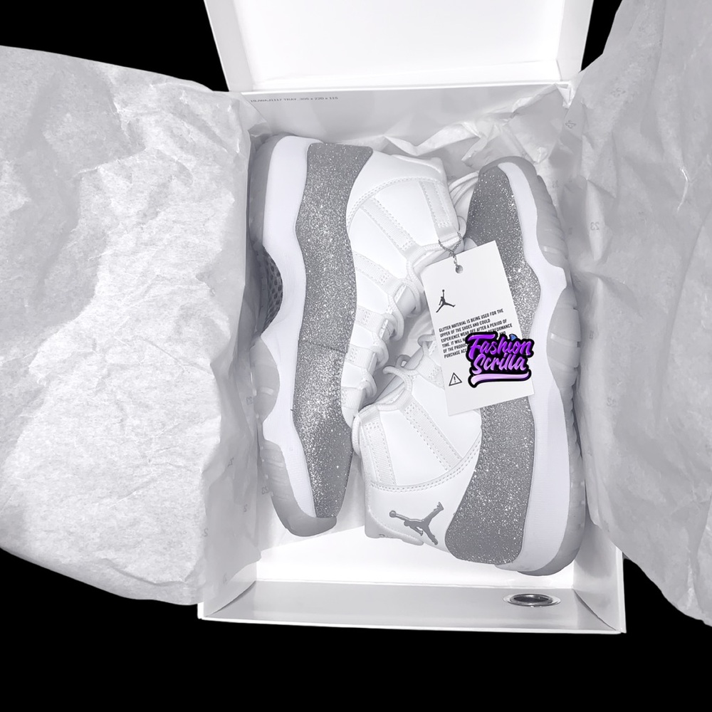 Air Jordan 11 Retro Vast Grey White Metallic Silver Women’s 7.5 NWT - Picture 2 of 16
